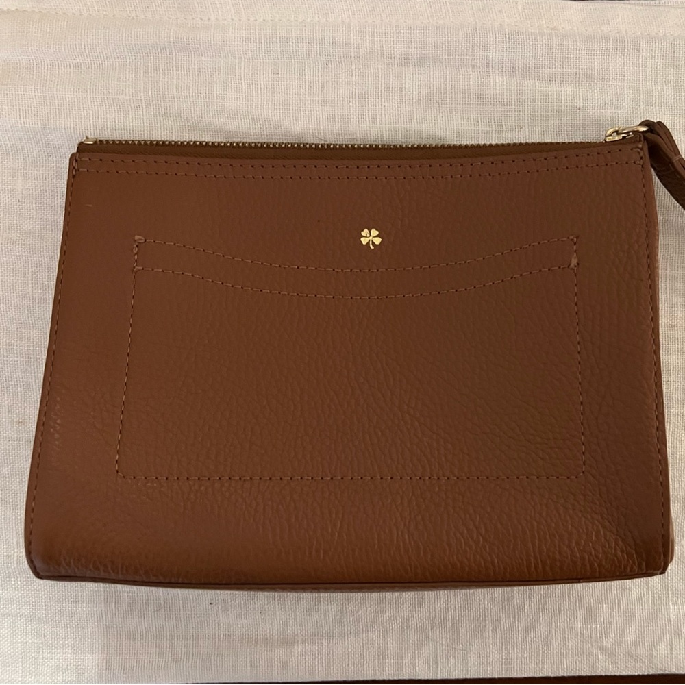 Cuyana wristlet with gold clover - Caramel